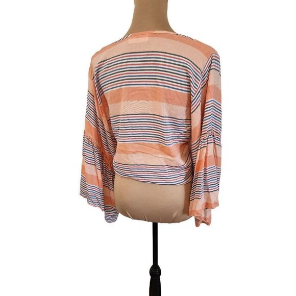 Women's Crop bell sleeve top by Lavender Field in a Small - Picture 3 of 7